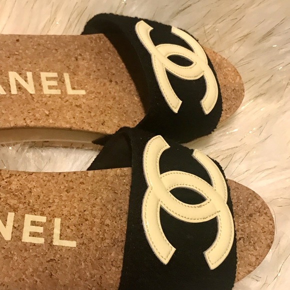 Chanel lovely slides Interlocking CC Logo Patent leather and tweed❤️cork mules. - Picture 7 of 16